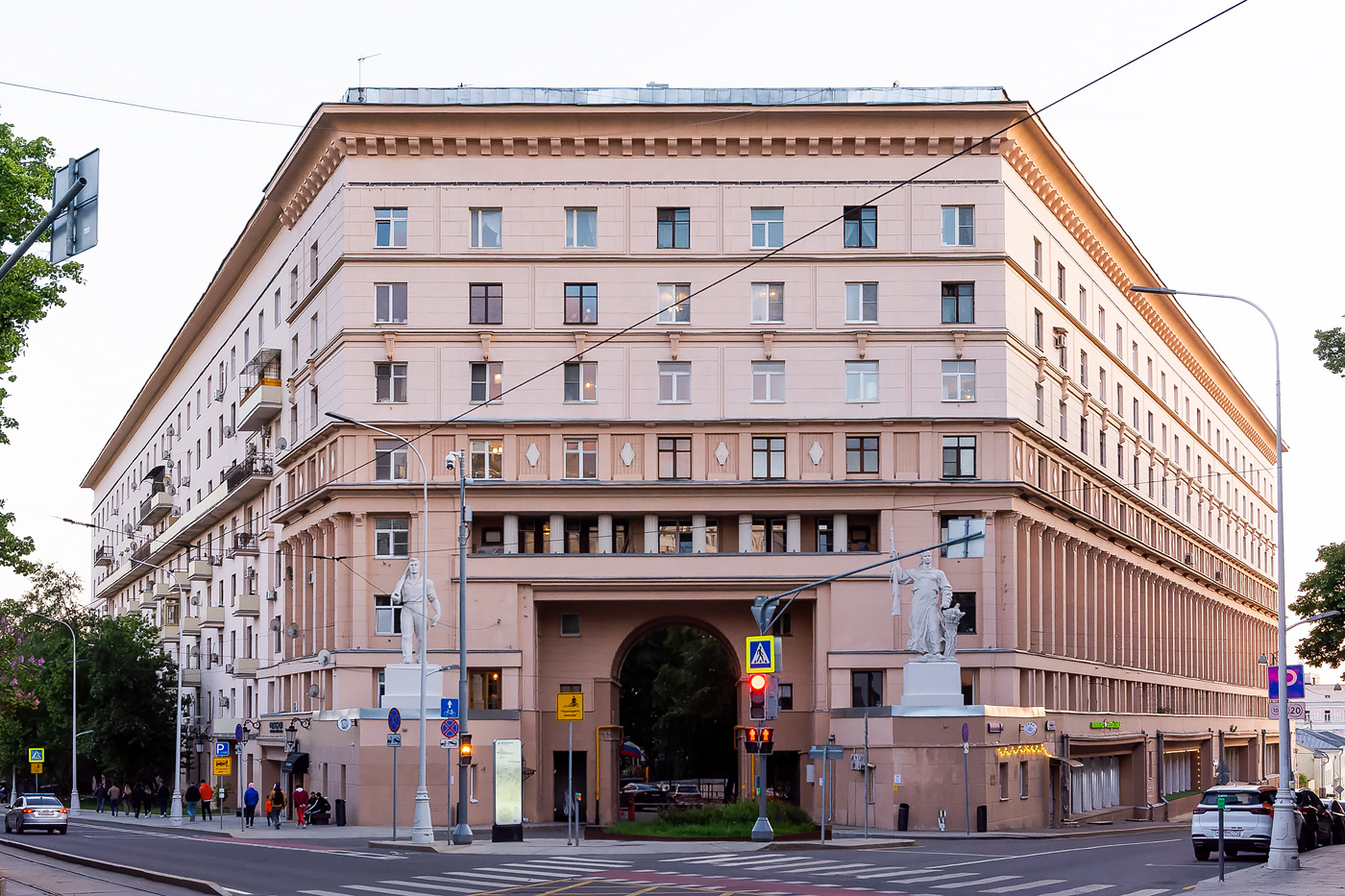 Москва, Подколокольный переулок, 16 / Яузский бульвар, 2 стр. 2; Подколокольный переулок, 16 / Яузский бульвар, 2 стр. 1