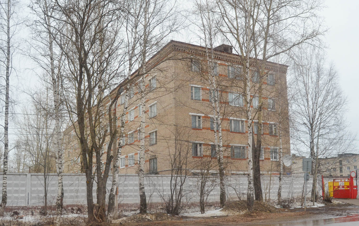 Соликамск, Молодёжная улица, 15