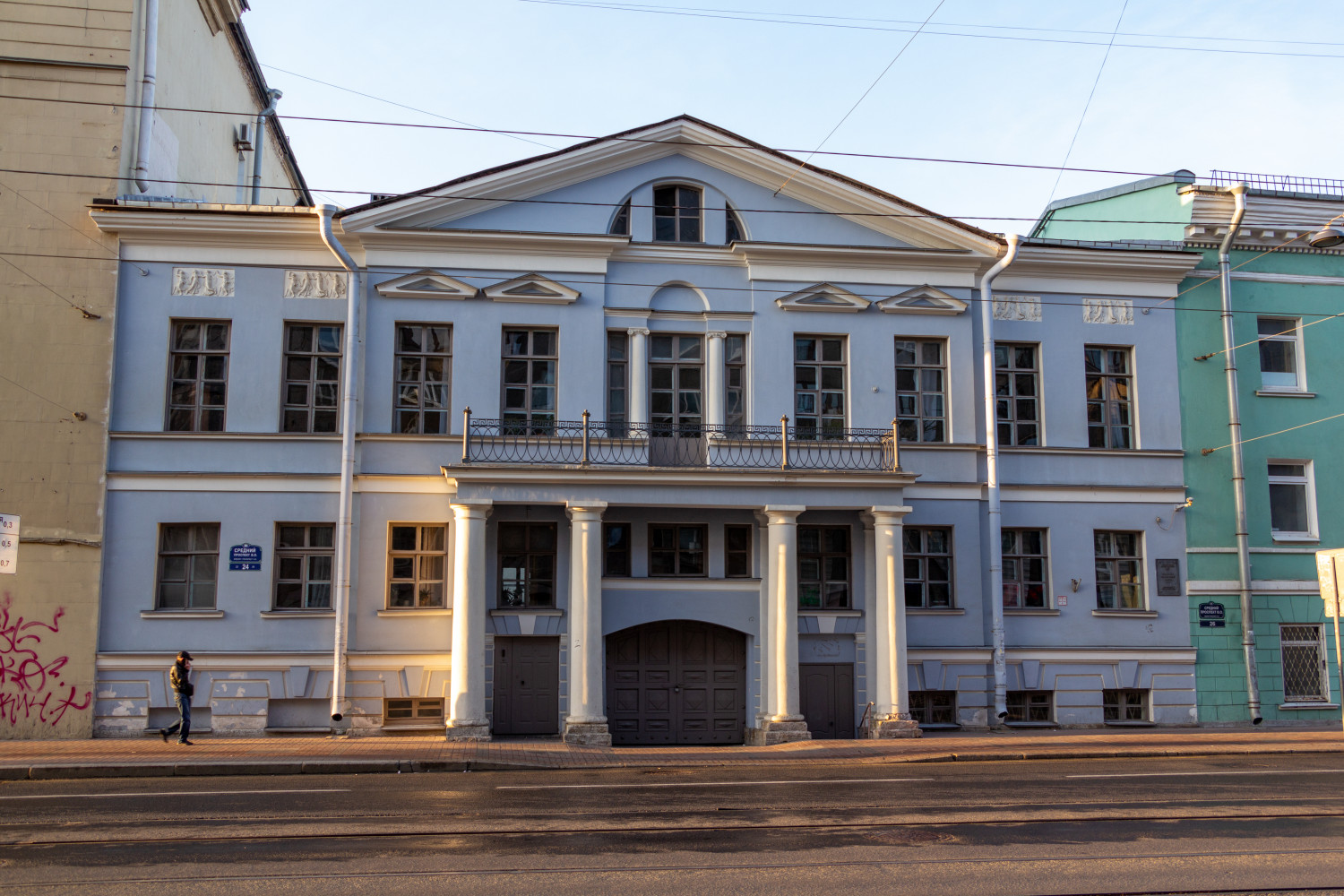 Petersburg, Средний проспект В. О., 24