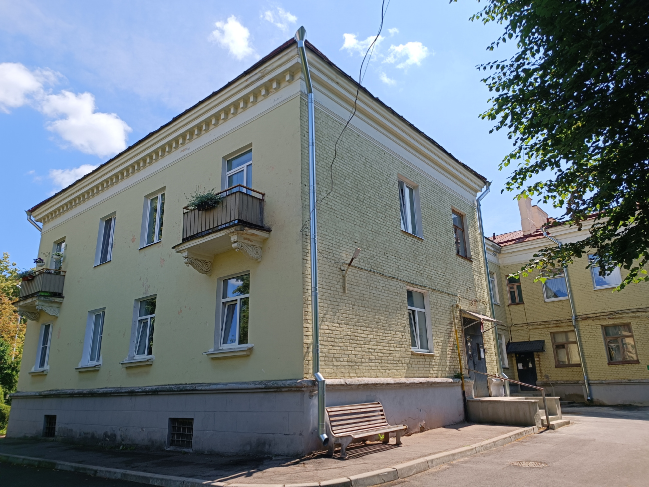 Минск, Улица Захарова, 30 / Войсковый переулок, 9