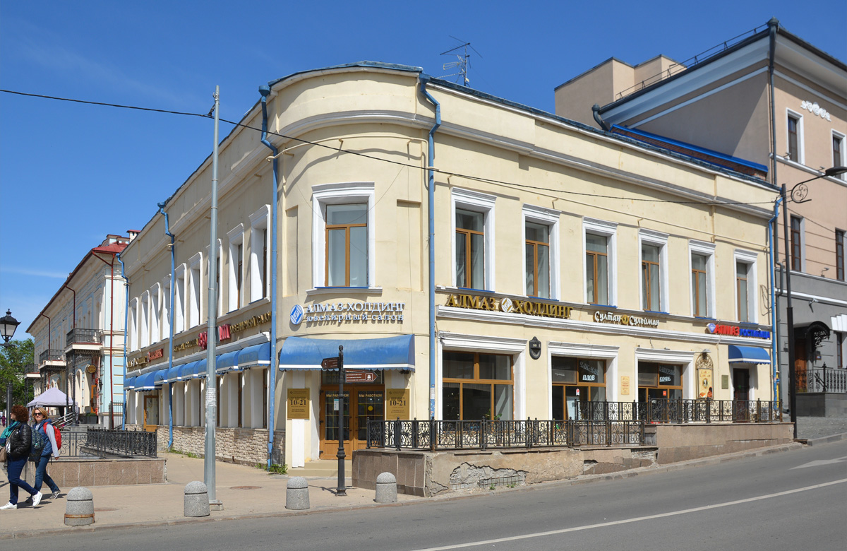 Казань, Улица Баумана, 7 / Улица Чернышевского, 10