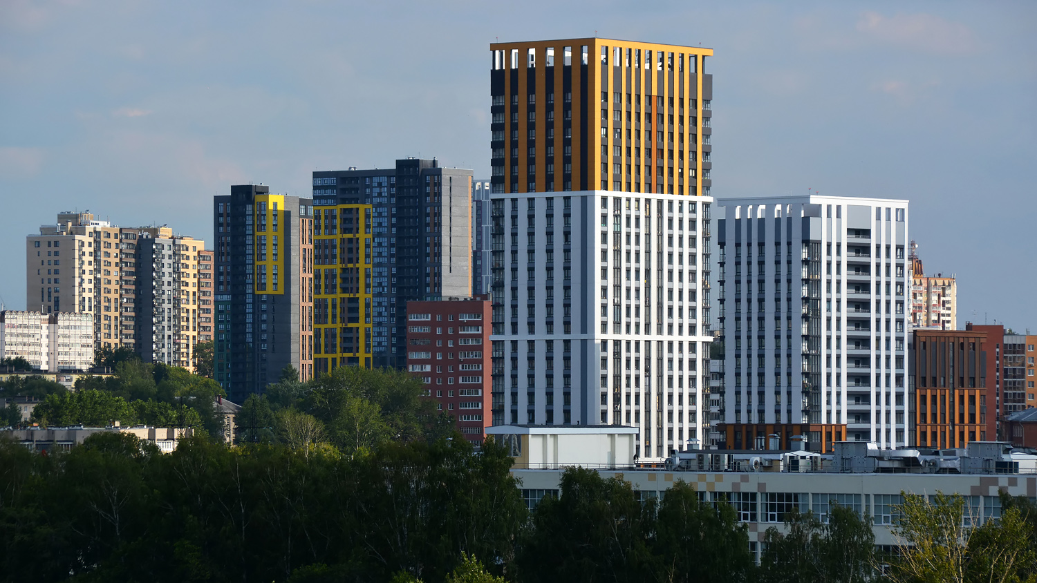 Пермь, Улица Карпинского, 35; Улица Карпинского, 49А; Улица Карпинского, 50; Стахановская улица, 29 / Улица Мира, 2; Стахановская улица, 52А. Пермь — Панорамы