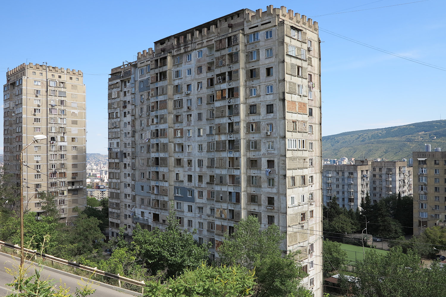 Тбилиси, Плато Нуцубидзе. Микрорайон 3, Квартал 4, корп. 2; Плато Нуцубидзе. Микрорайон 3, Квартал 4, корп. 3