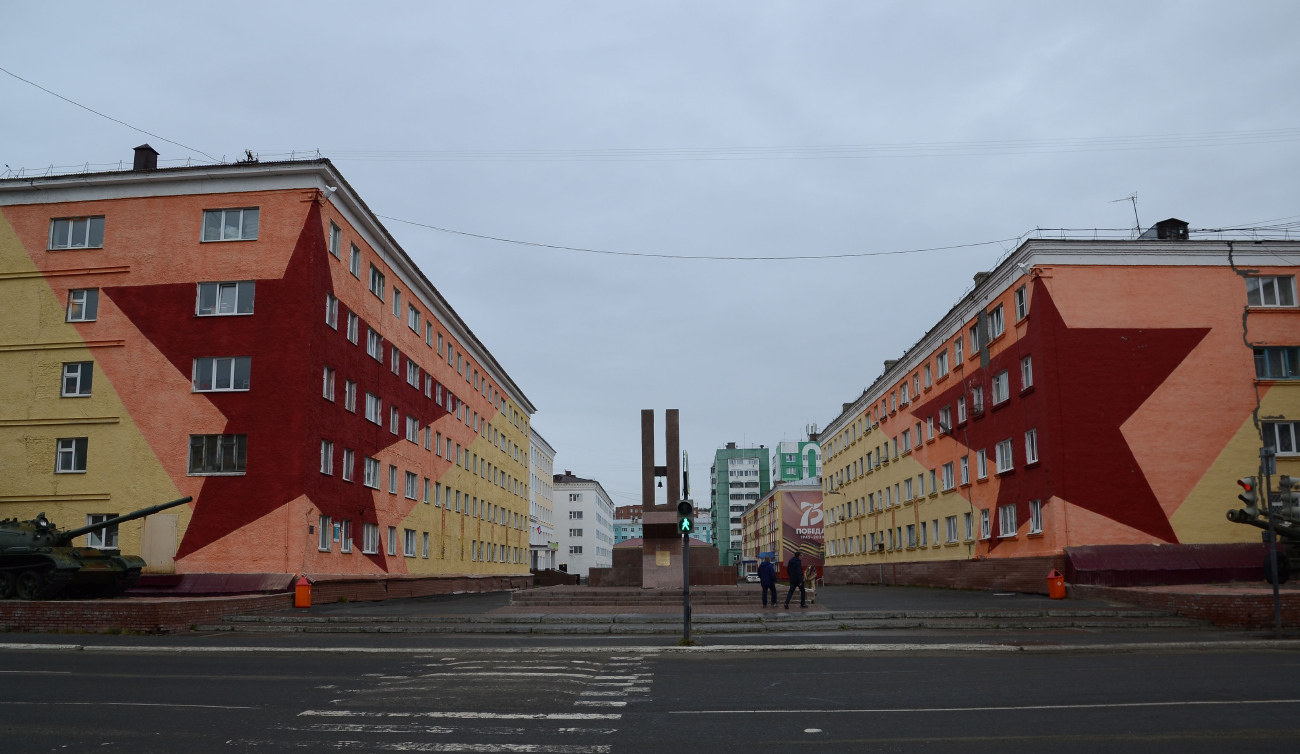 Дудинка, Улица Андреевой, 2; Улица Горького, 53/2