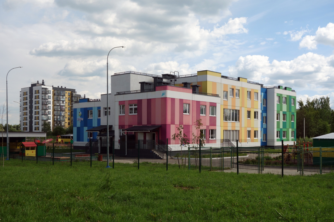 Великий Новгород, Улица Вересова, 4; Колмовская набережная, 87