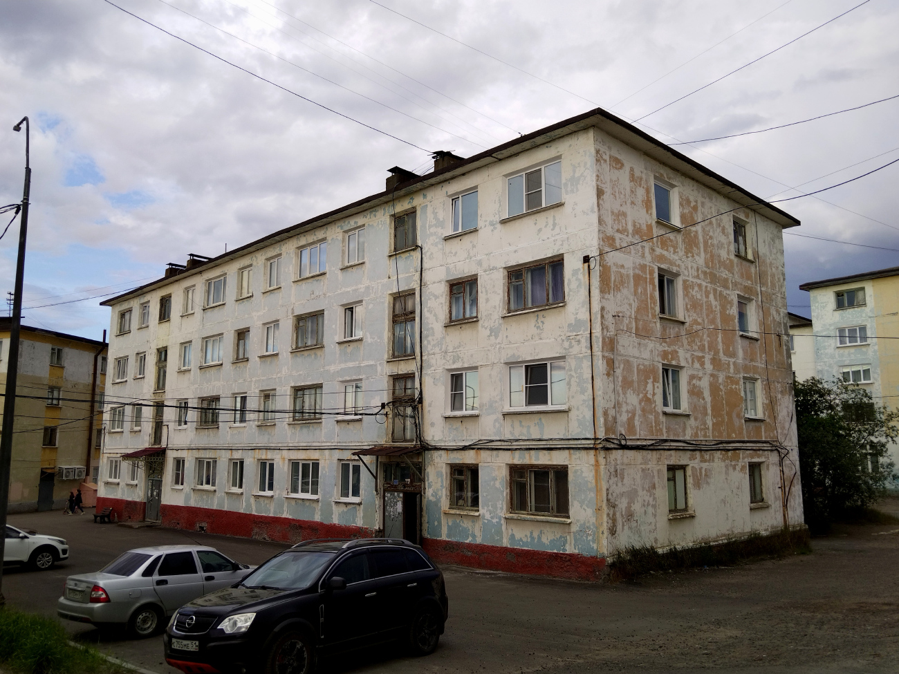 Никель, Октябрьская улица, 3