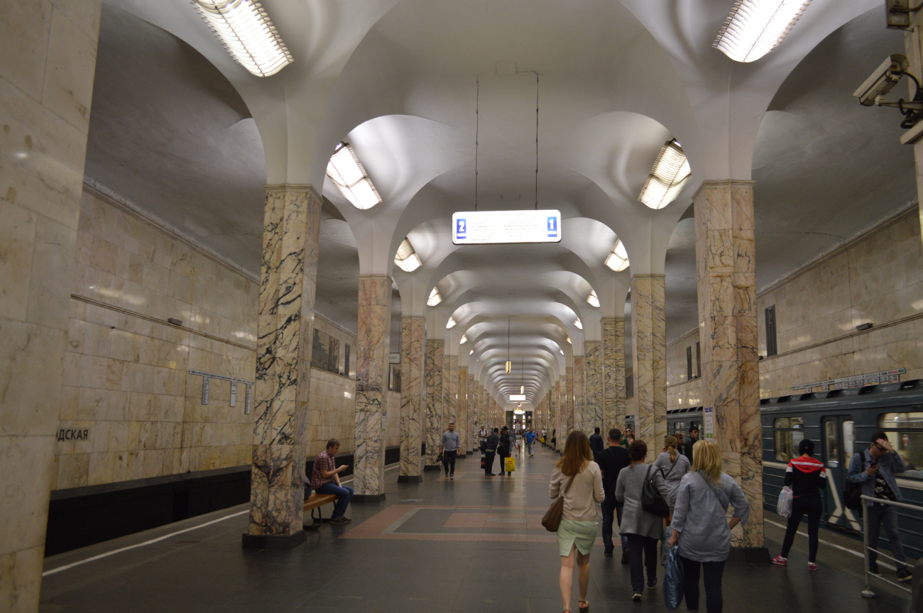 Москва, Замоскворецкая линия Московского метрополитена, станция метро «Автозаводская»