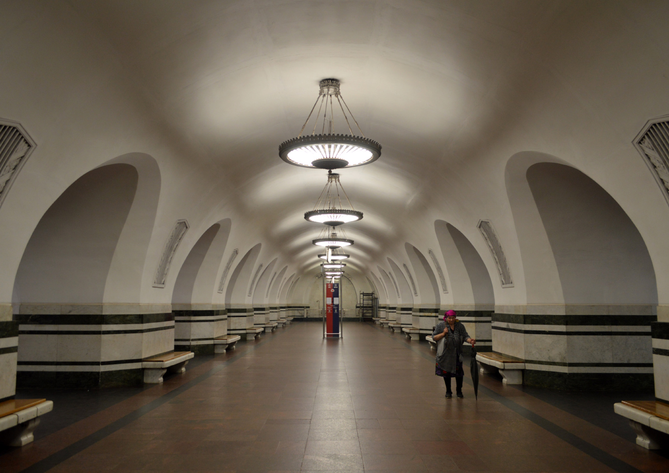 Москва, Калужско-Рижская линия Московского метрополитена, станция метро «Алексеевская»