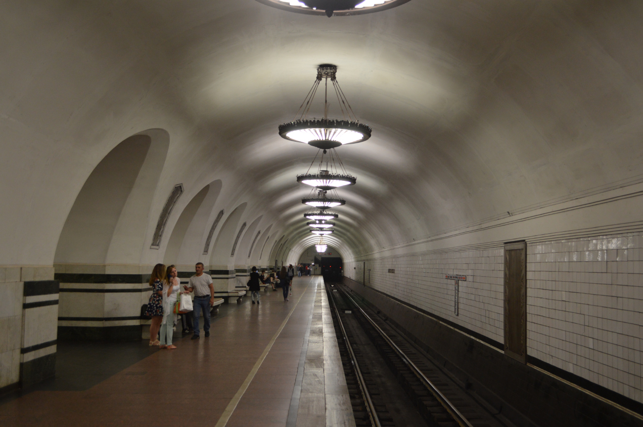 Москва, Калужско-Рижская линия Московского метрополитена, станция метро «Алексеевская»