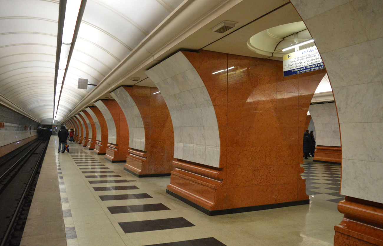 Москва, Арбатско-Покровская линия Московского метрополитена / Солнцевская линия Московского Метрополитена, станция метро «Парк Победы»