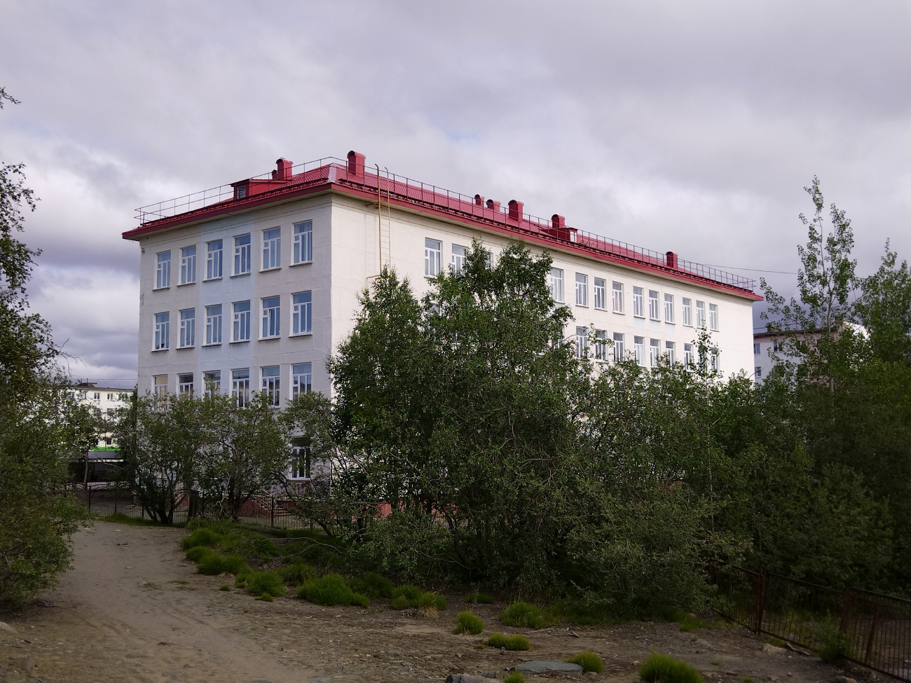 Никель, Улица Бредова, 2