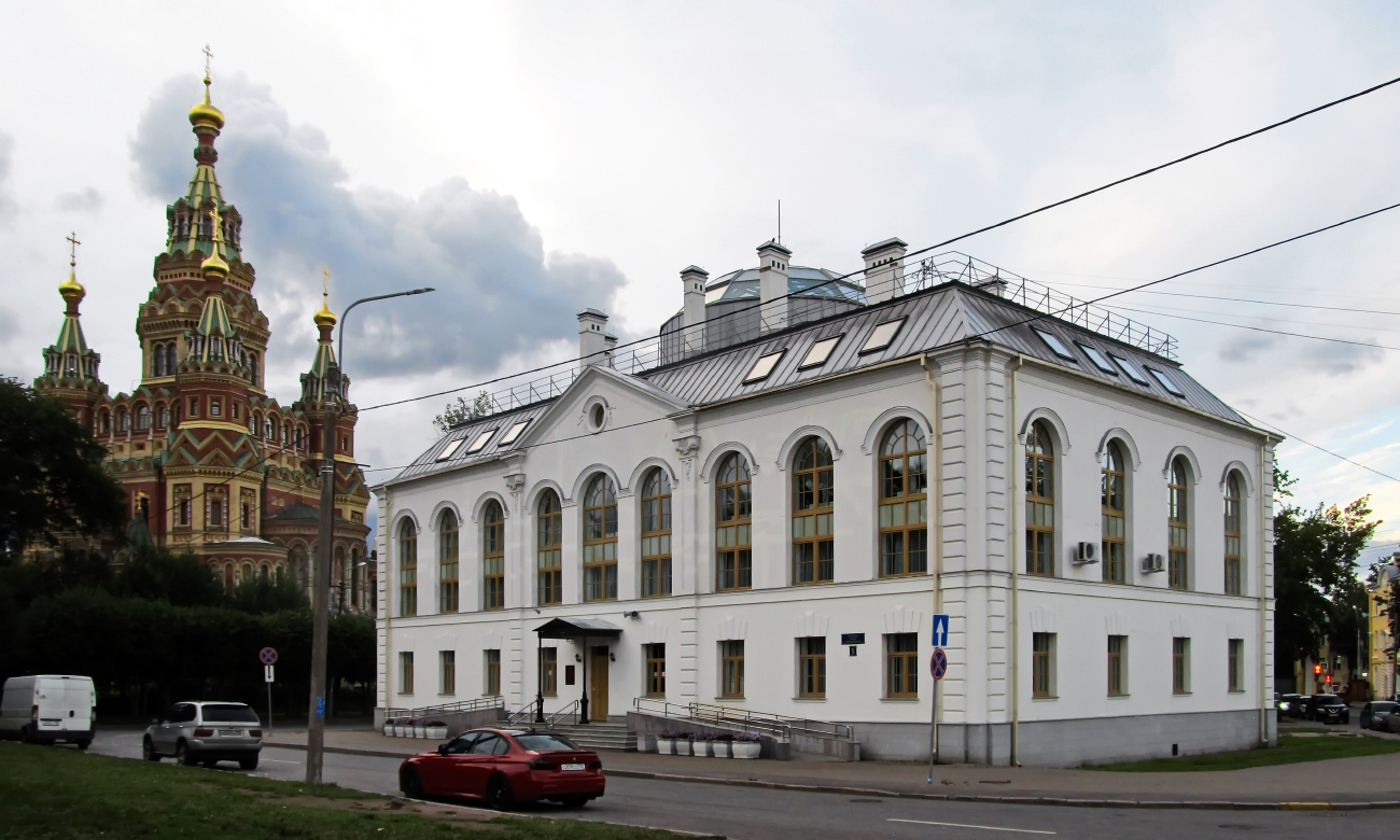 Петергоф, Торговая площадь, 5