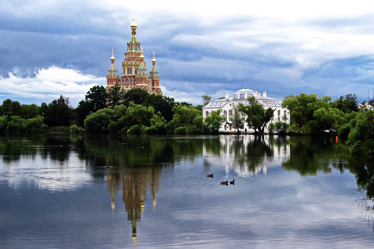 Петергоф, Санкт-Петербургский проспект, 32А; Торговая площадь, 5