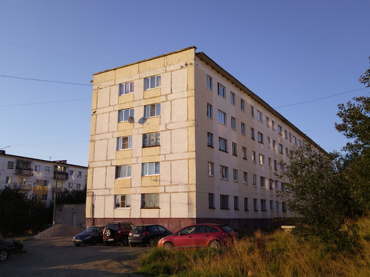 Никель, Улица Бредова, 16