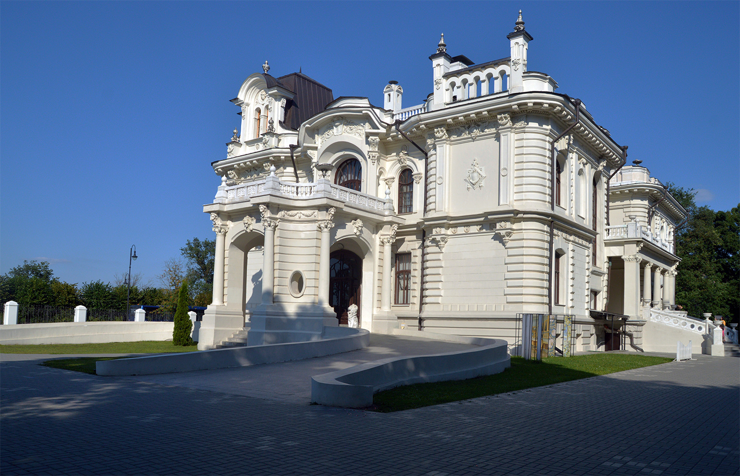 Тамбов, Набережная улица, 22 / Улица Гоголя, 1