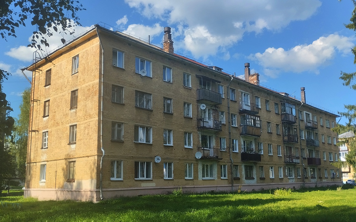 Мирный, Улица Гагарина, 6