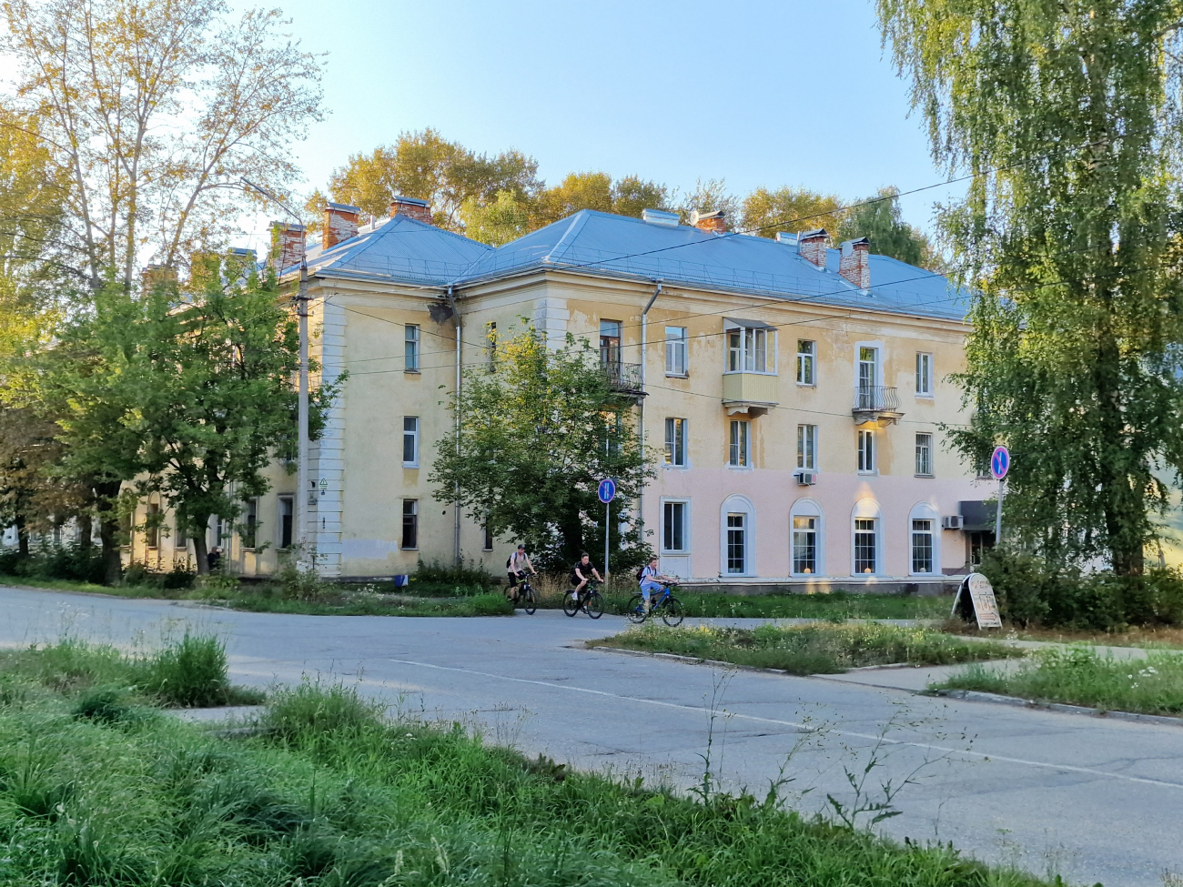 Глазов, Республиканская улица, 35 / Комсомольская улица, 26
