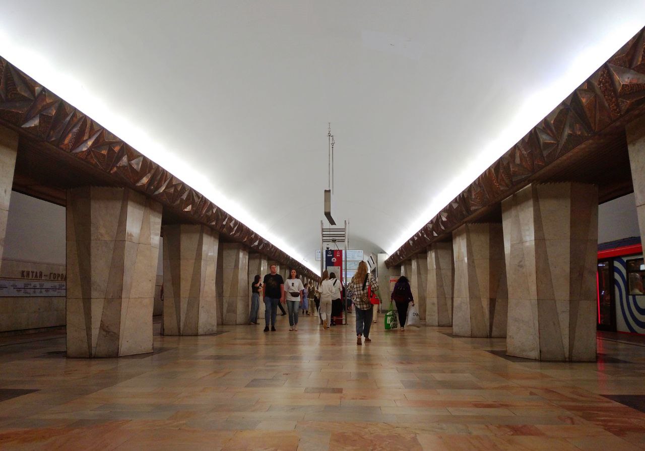 Москва, Таганско-Краснопресненская линия Московского Метрополитена / Калужско-Рижская линия Московского метрополитена, станция метро «Китай-Город»