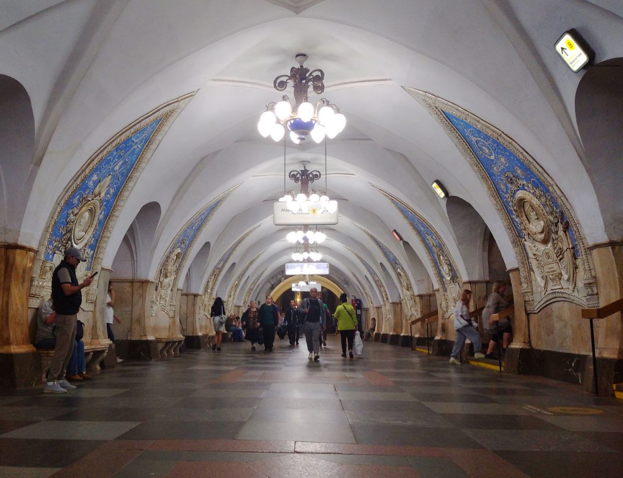 Москва, Кольцевая линия Московского метрополитена, станция метро «Таганская»