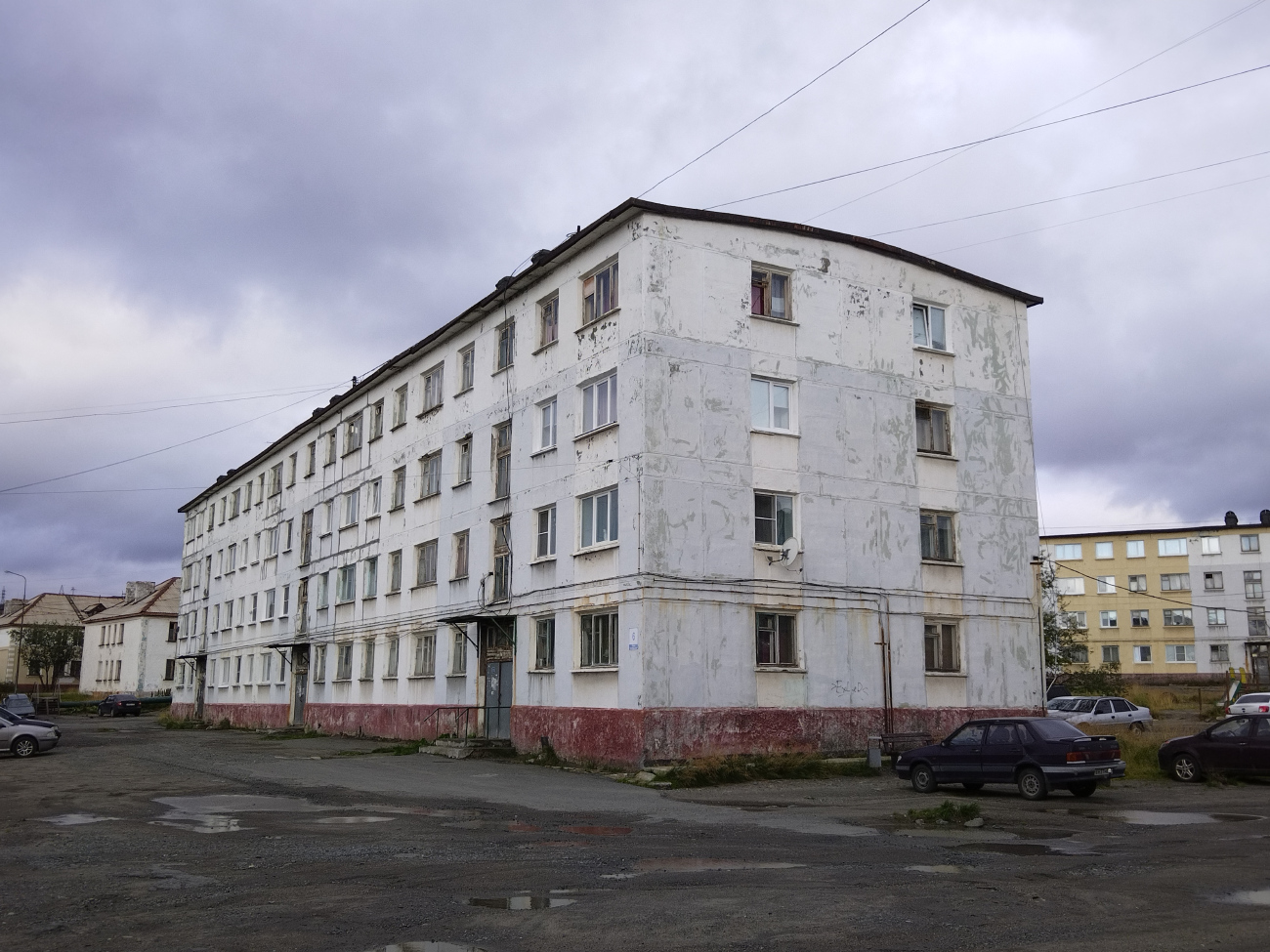 Никель, Октябрьская улица, 6