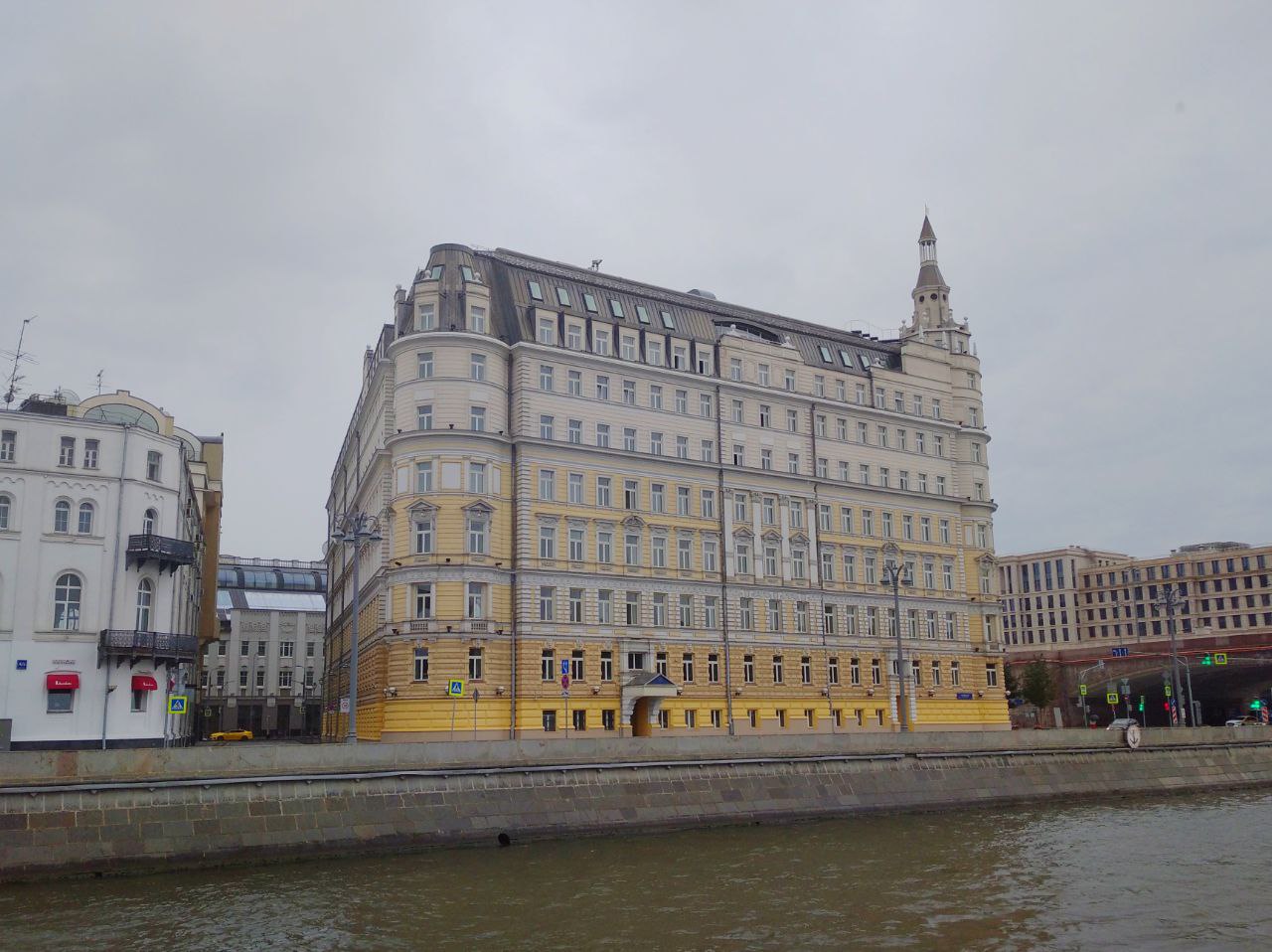 Москва, Улица Балчуг, 1 / Садовническая улица, 1
