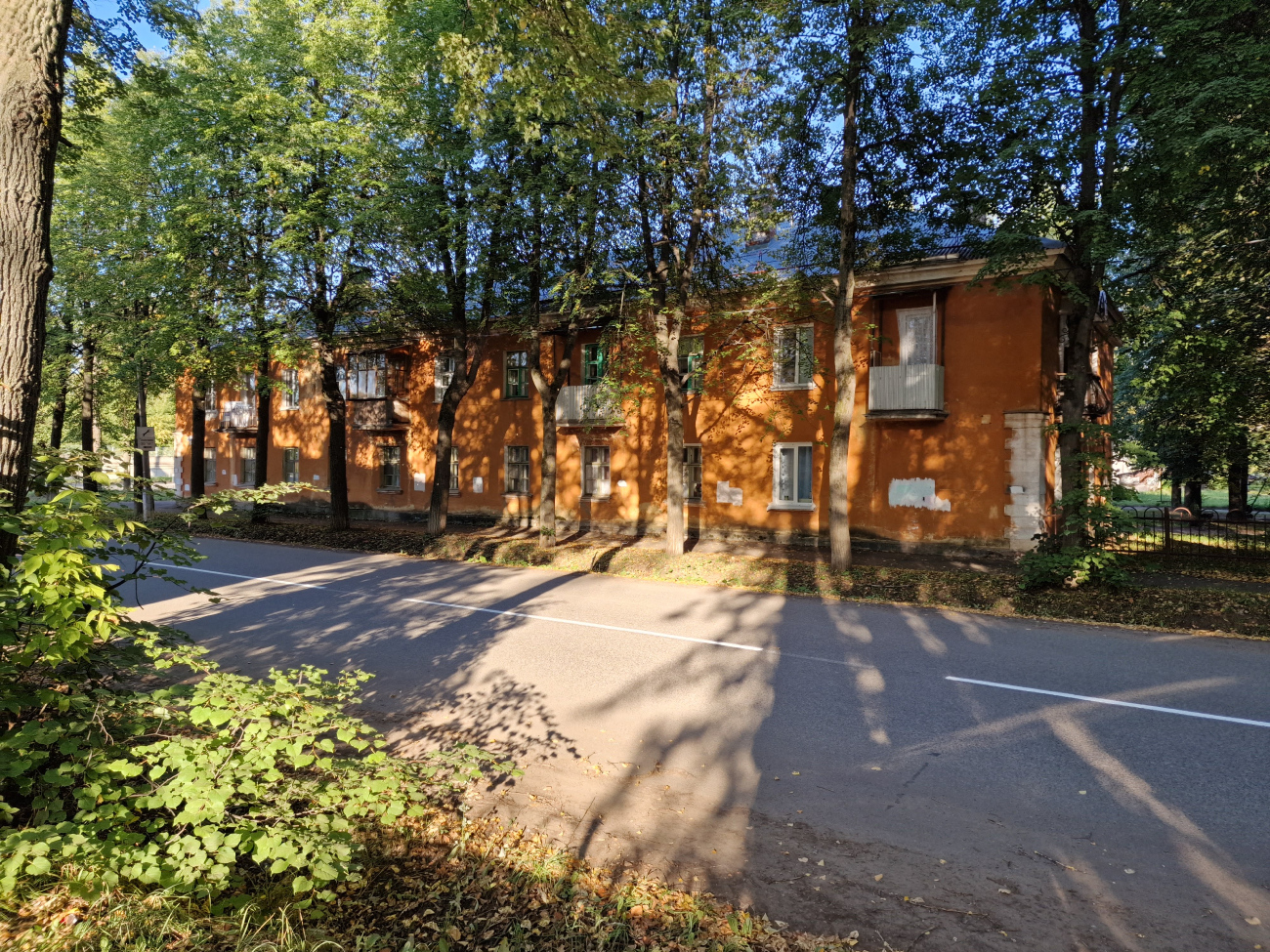 Глазов, Улица Тани Барамзиной, 53 / Улица Мира, 1