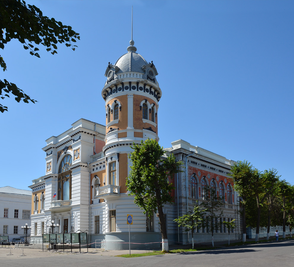 Ульяновск, Бульвар Новый Венец, 3 / Переулок Карамзина, 4