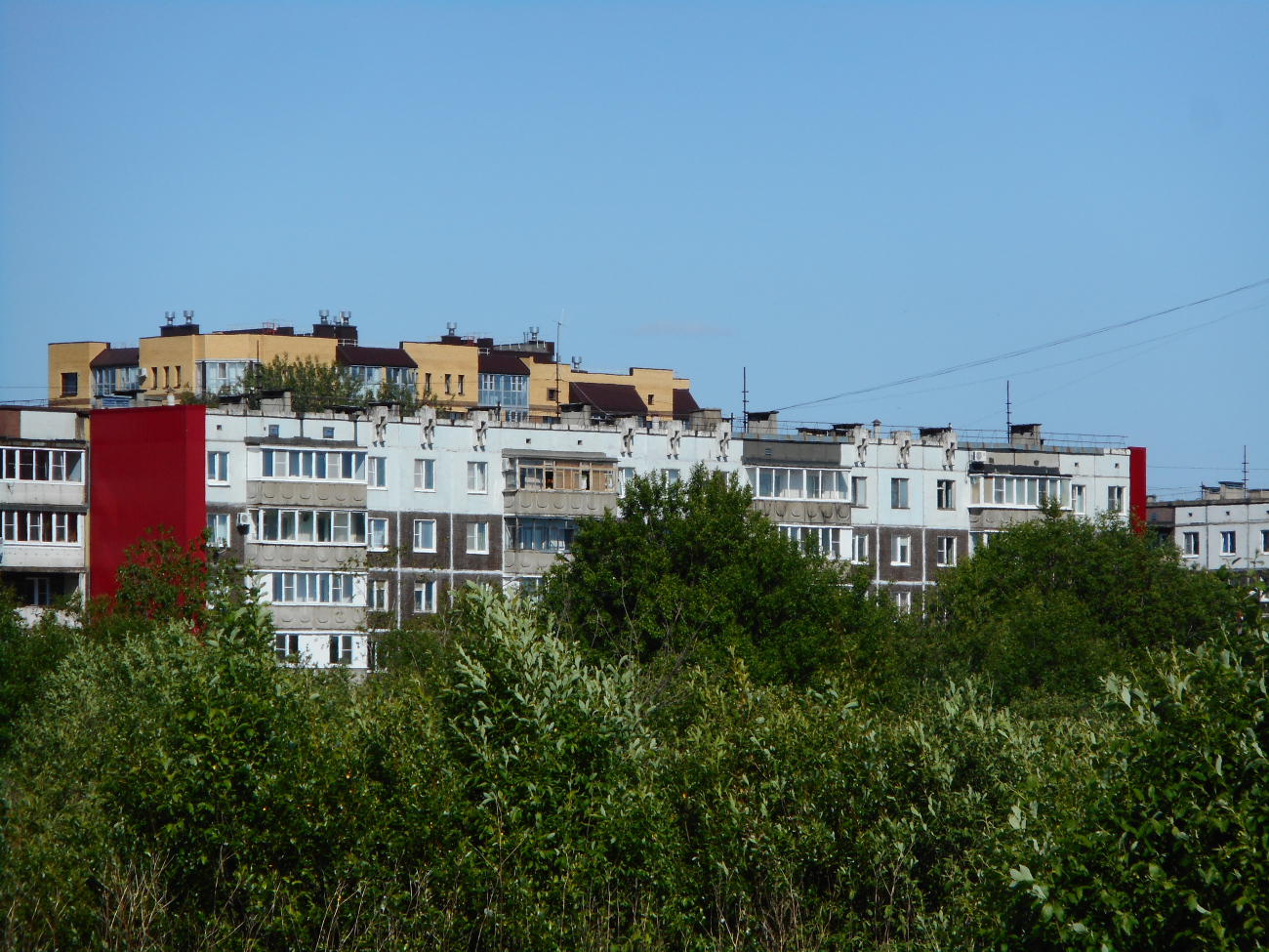 Кириши, Улица Декабристов Бестужевых, 27; Плавницкий бульвар, 30