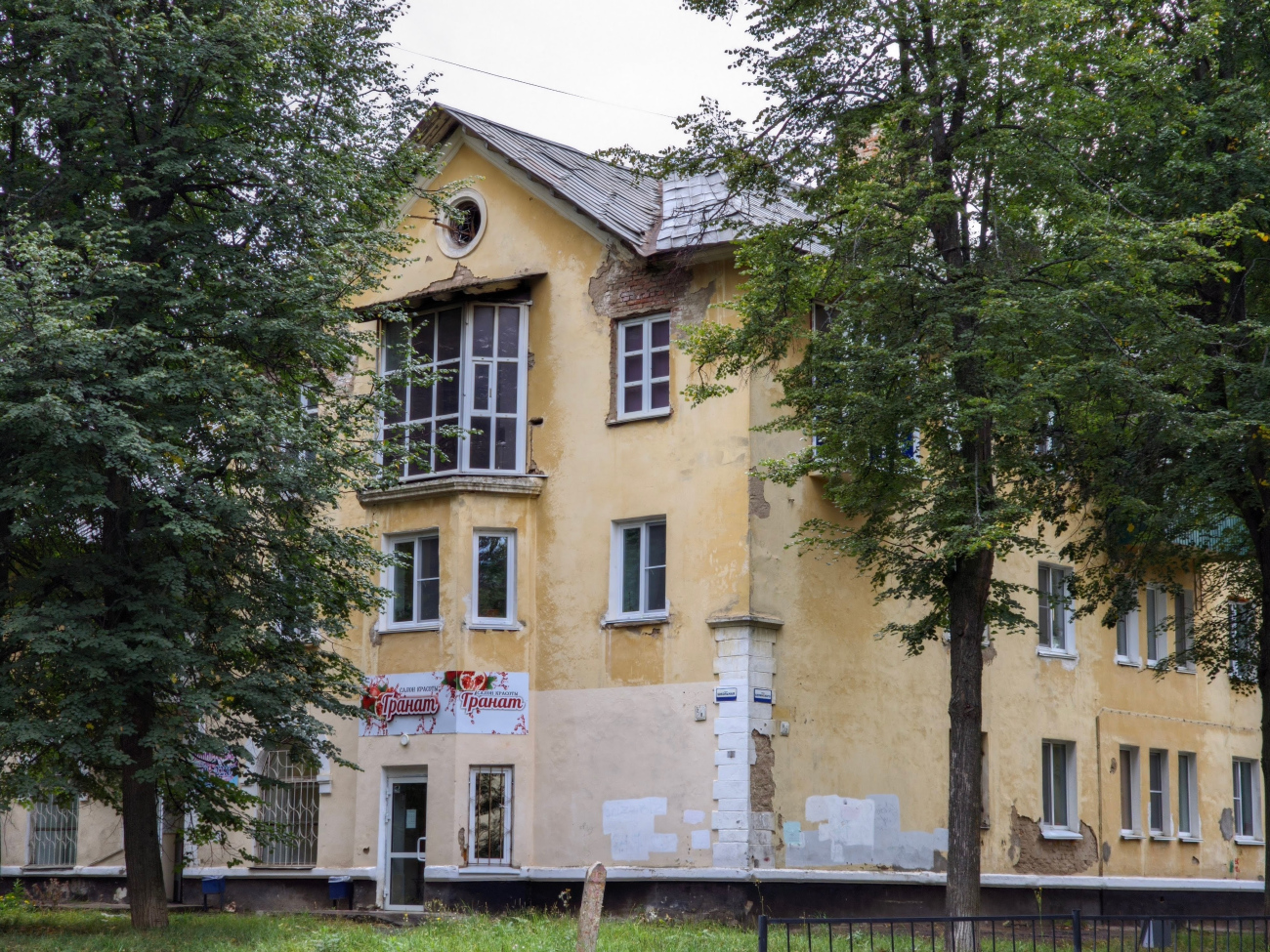 Глазов, Школьная улица, 2 / Улица Белинского, 8