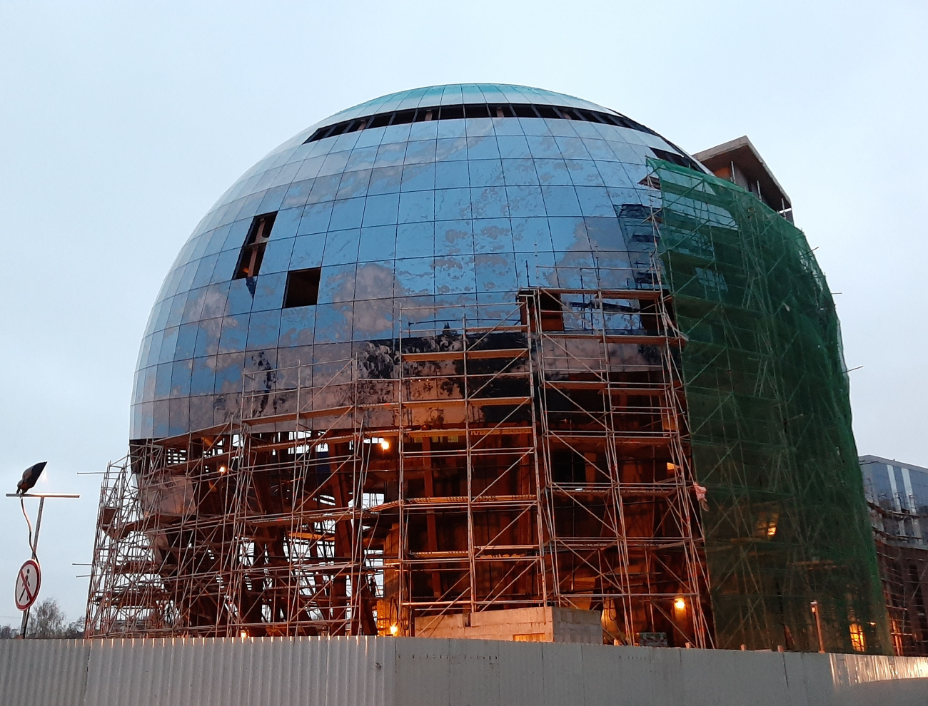 Калининград, Набережная Петра Великого, 1/1