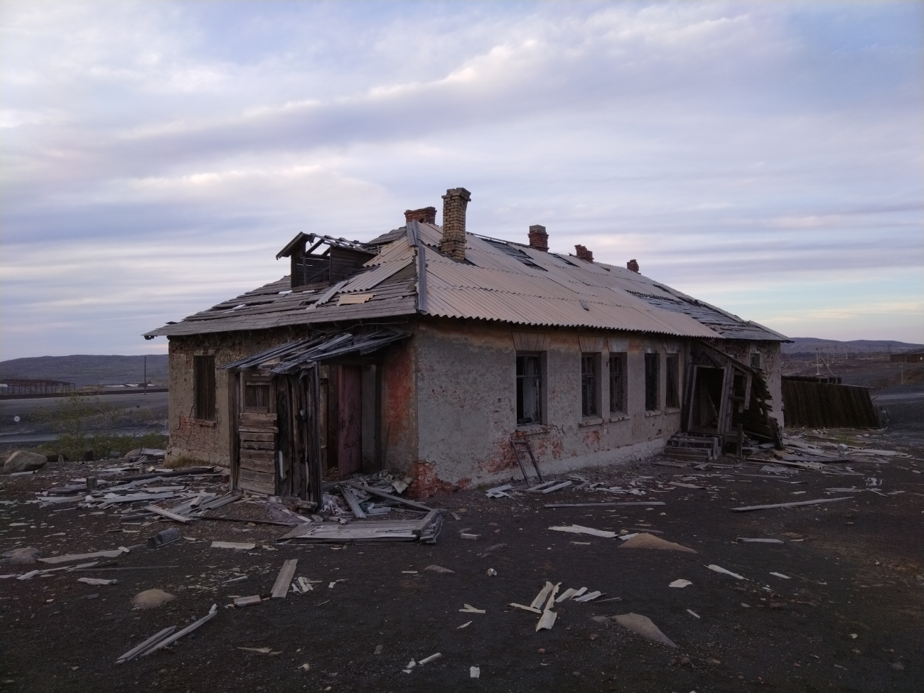 Никель, Вокзальная улица, 3