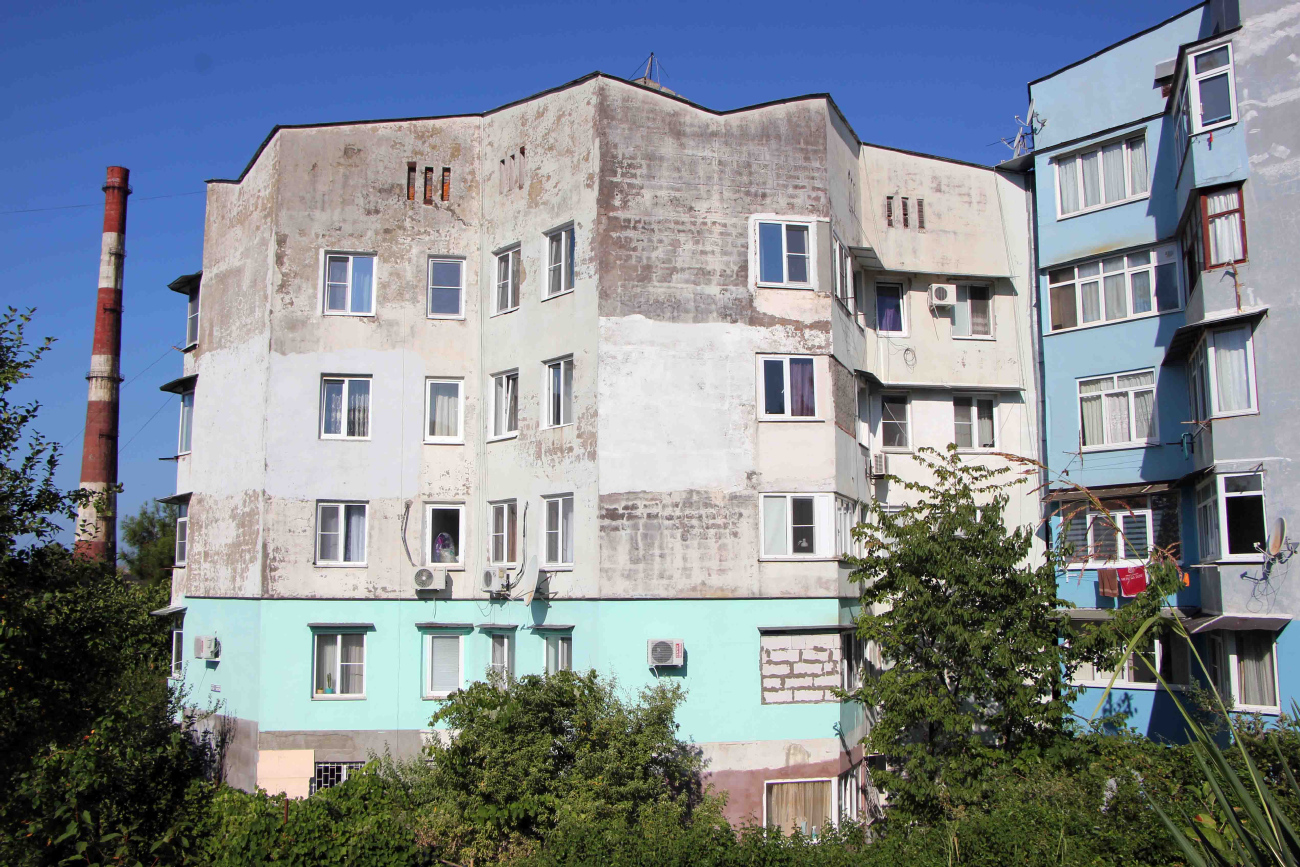 Лазаревское, Улица Коммунальников, 15