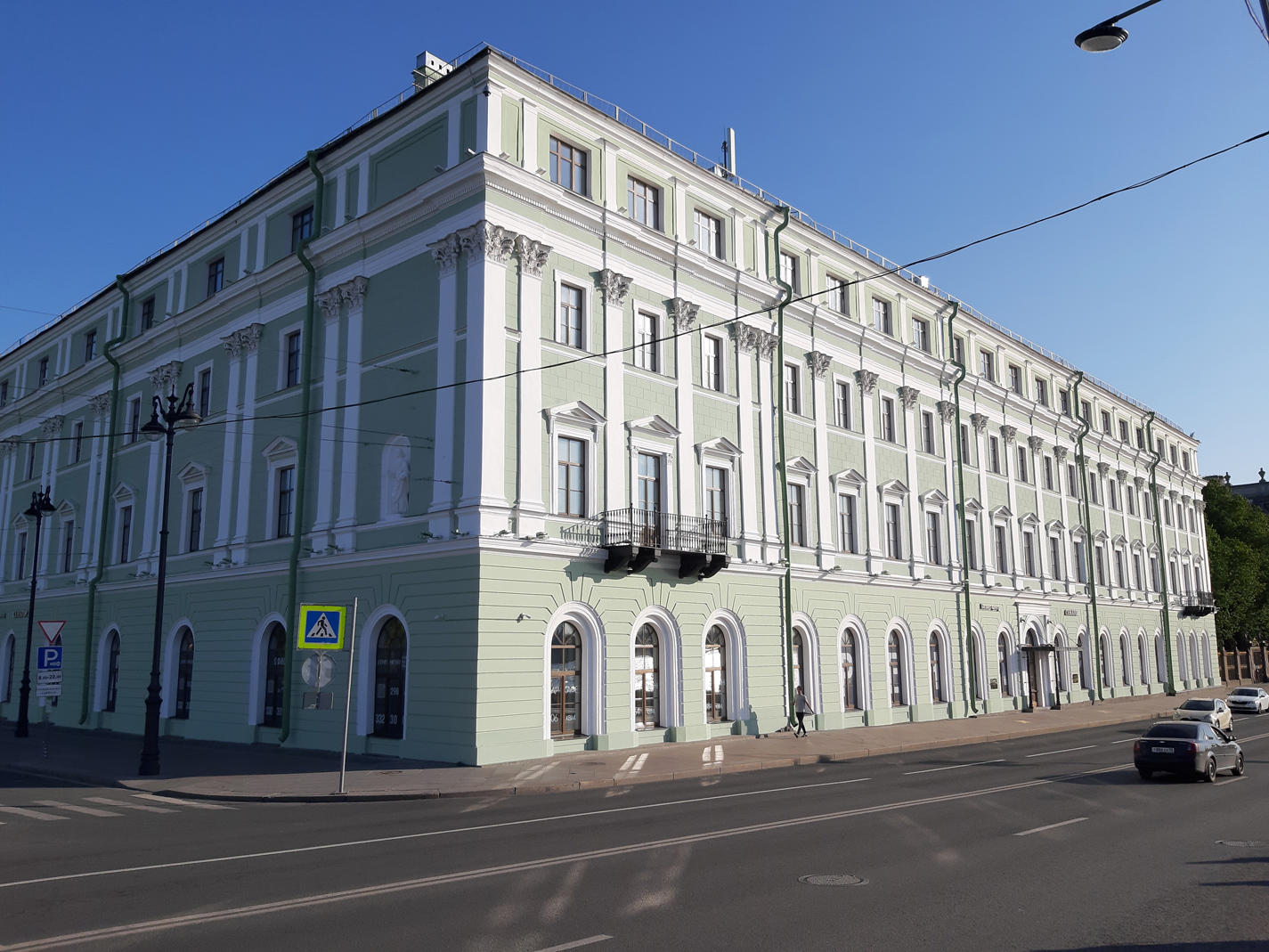 Санкт-Петербург, Миллионная улица, 5 / Дворцовая набережная, 6