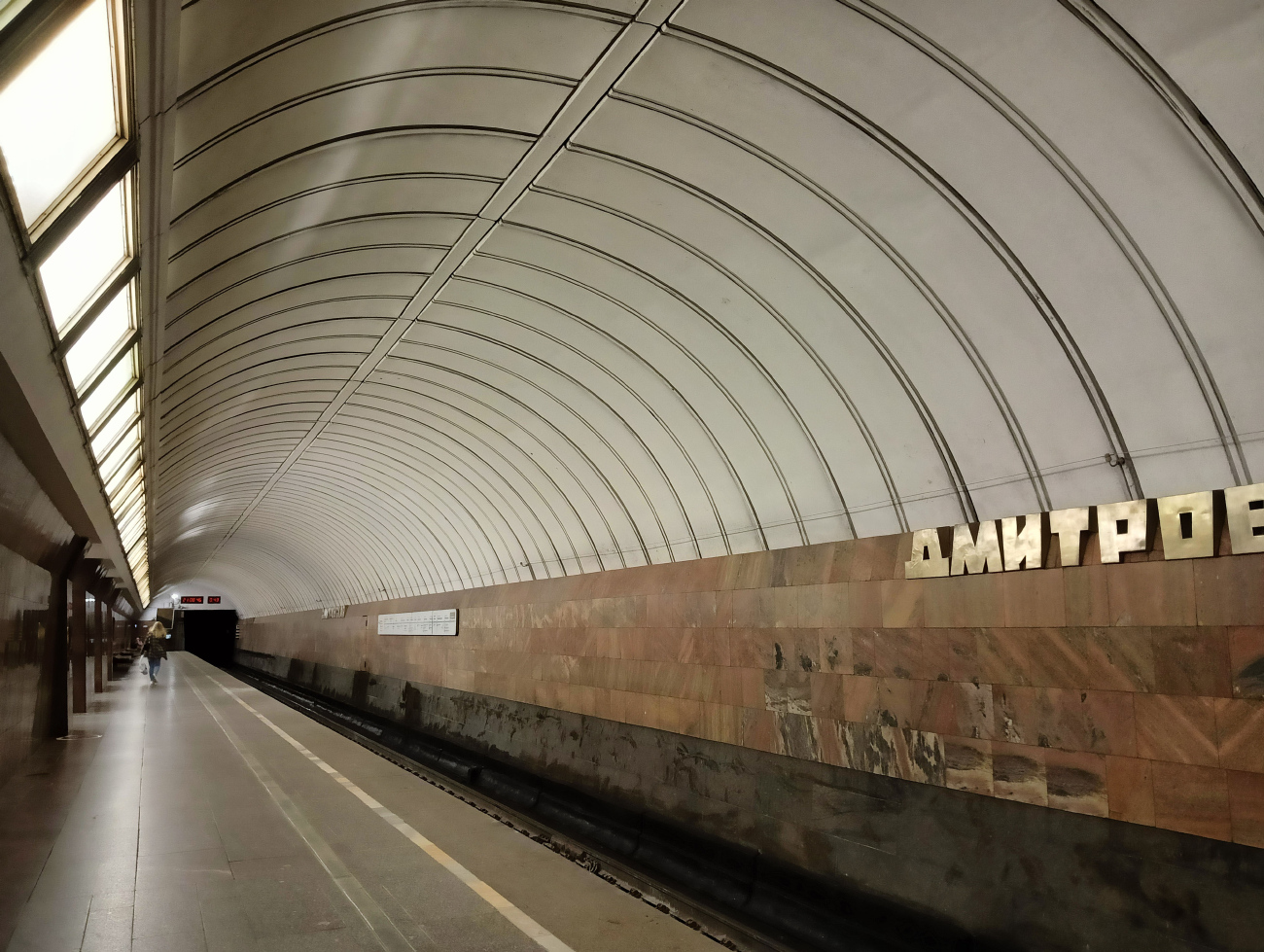 Moskau, Серпуховско-Тимирязевская линия Московского Метрополитена, станция метро «Дмитровская»