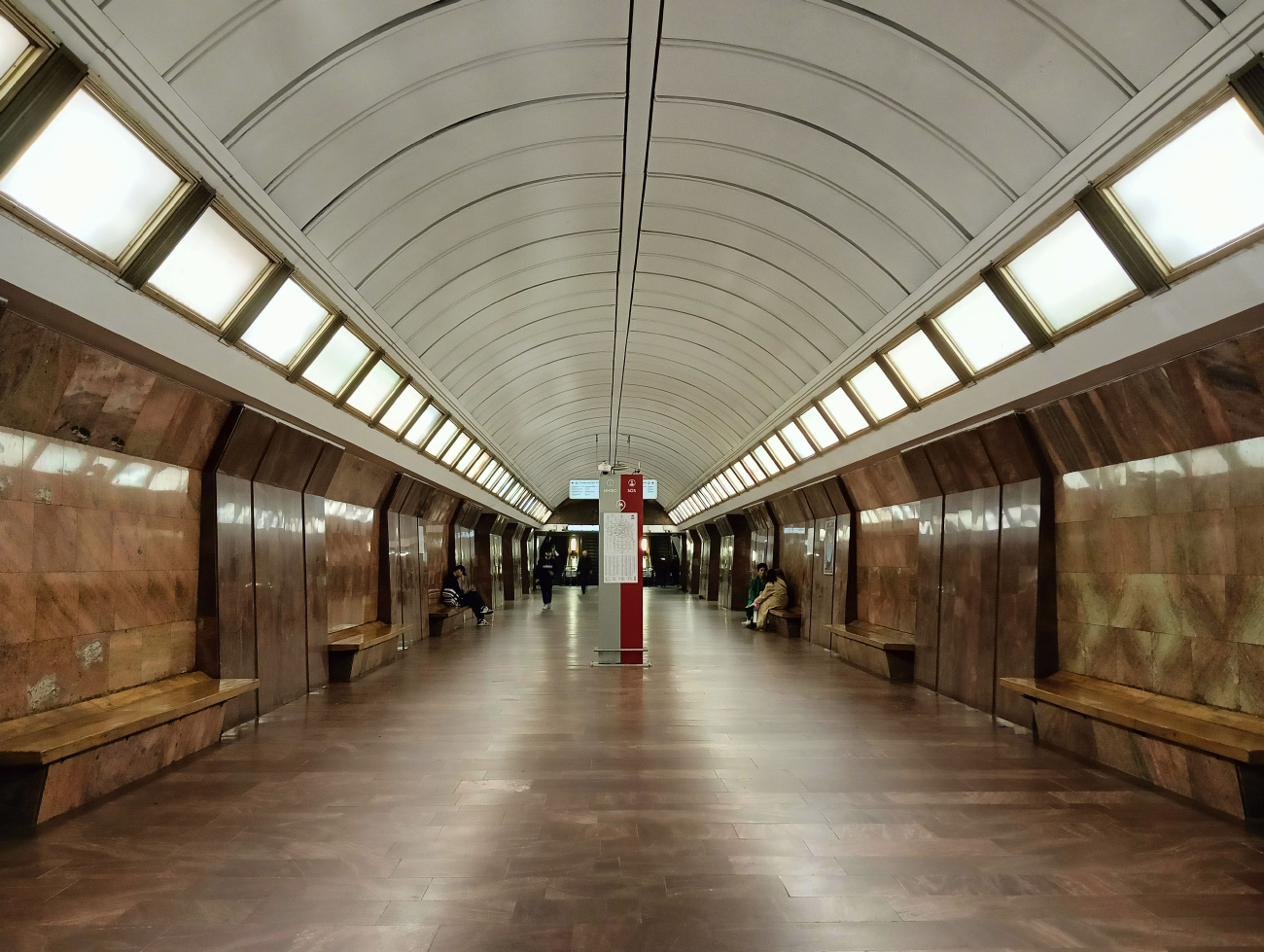 Moskva, Серпуховско-Тимирязевская линия Московского Метрополитена, станция метро «Дмитровская»