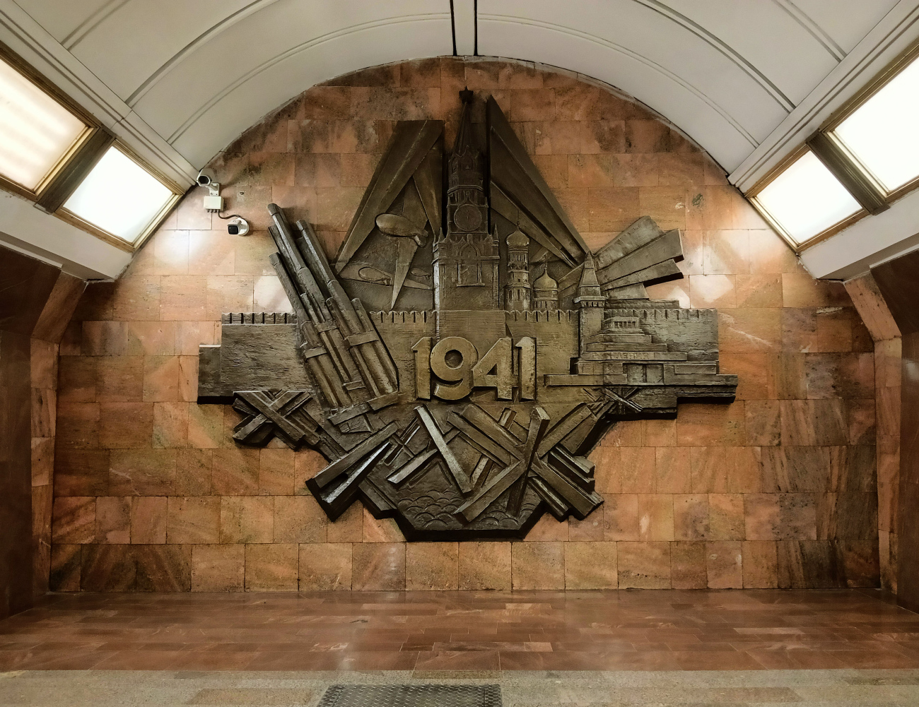 Москва, Серпуховско-Тимирязевская линия Московского Метрополитена, станция метро «Дмитровская»