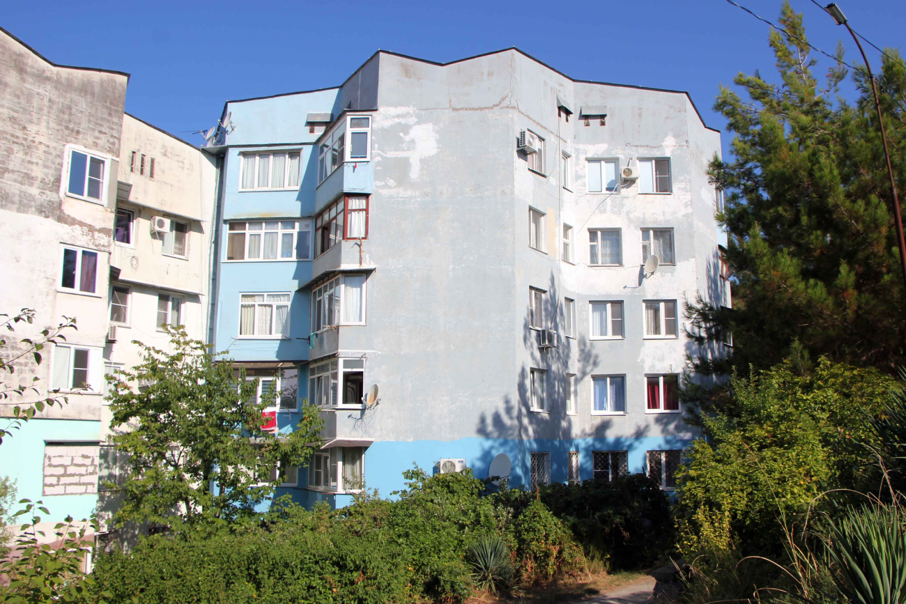 Лазаревское, Улица Коммунальников, 17
