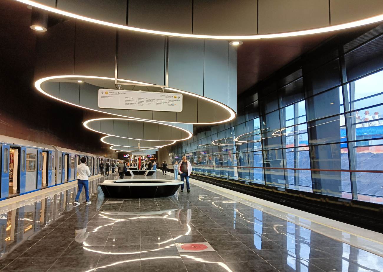 Поселение Внуковское, Солнцевская линия Московского Метрополитена, станция метро «Пыхтино»