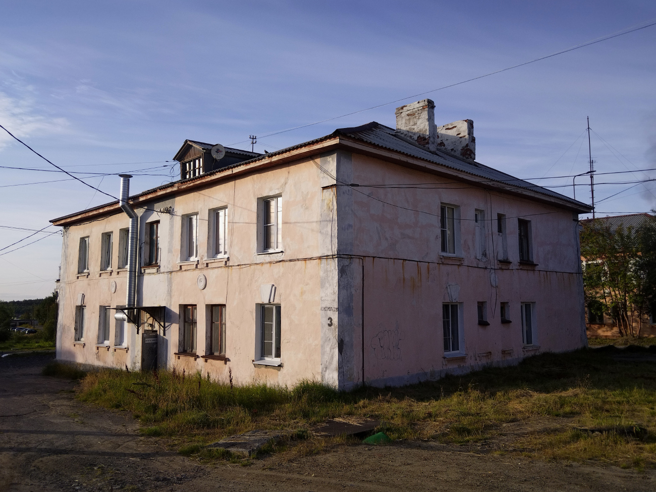 Никель, Комсомольская улица, 3