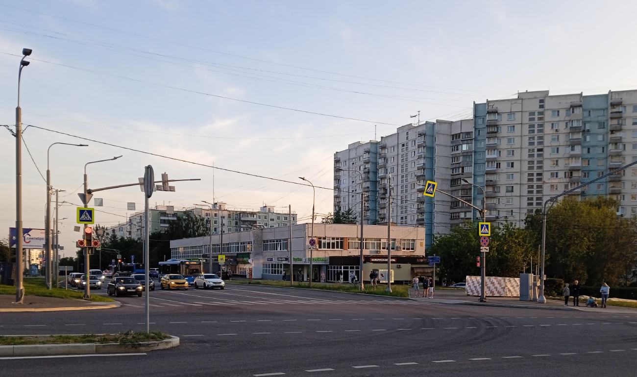 Москва, Улица Паустовского, 2 / Новоясеневский проспект, 34; Новоясеневский проспект, 32 корп. 1
