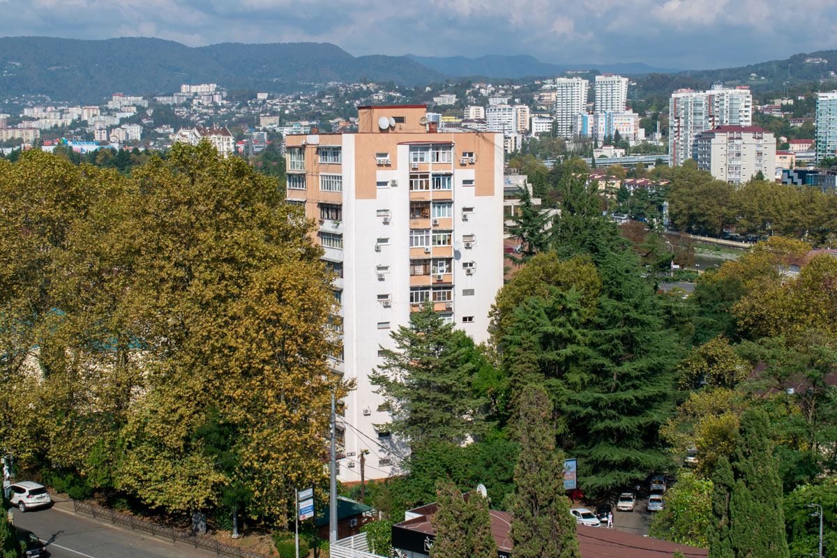 Сочі, Улица Гагарина, 1