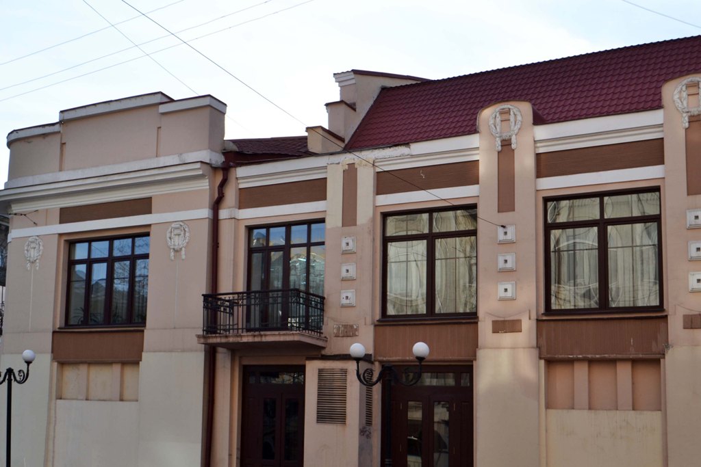 Одесса, Грецька вулиця, 48 / Провулок Віце-адмірала Жукова, 6