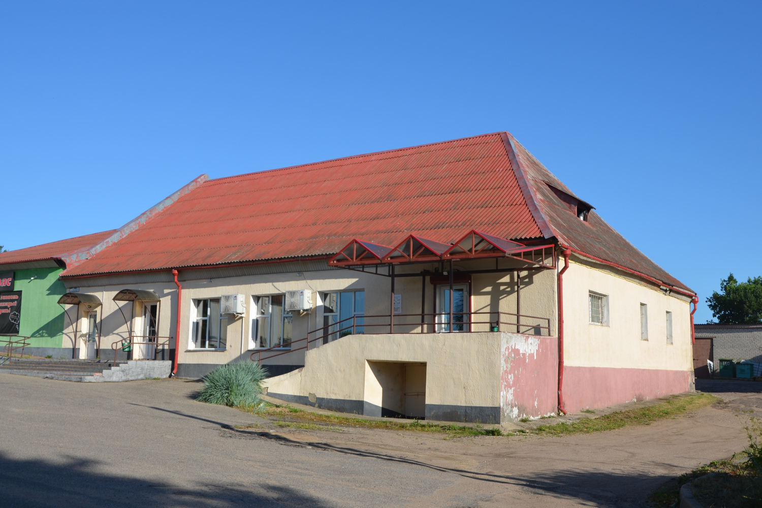 Ворняны, Садовая улица, 1