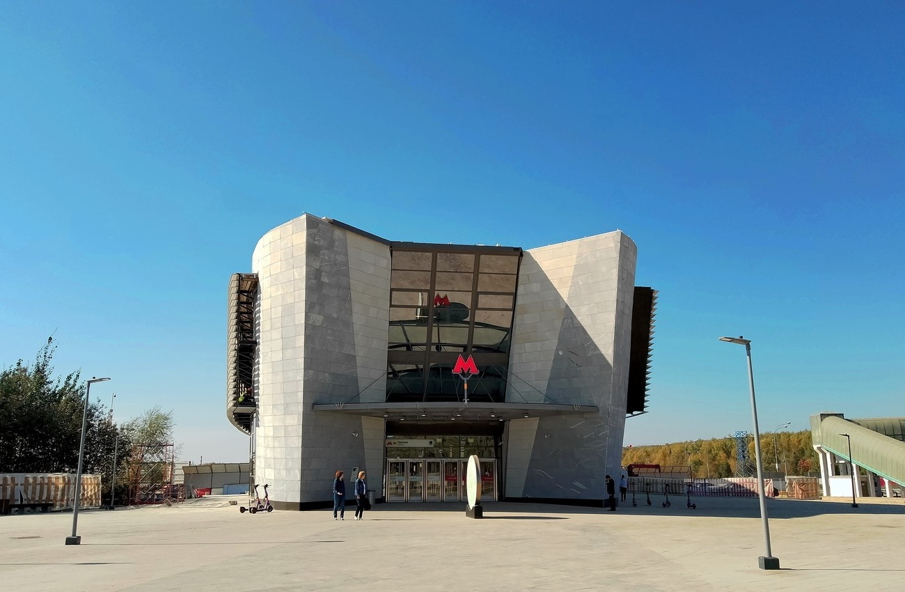 Поселение Внуковское, Солнцевская линия Московского Метрополитена, станция метро «Пыхтино»