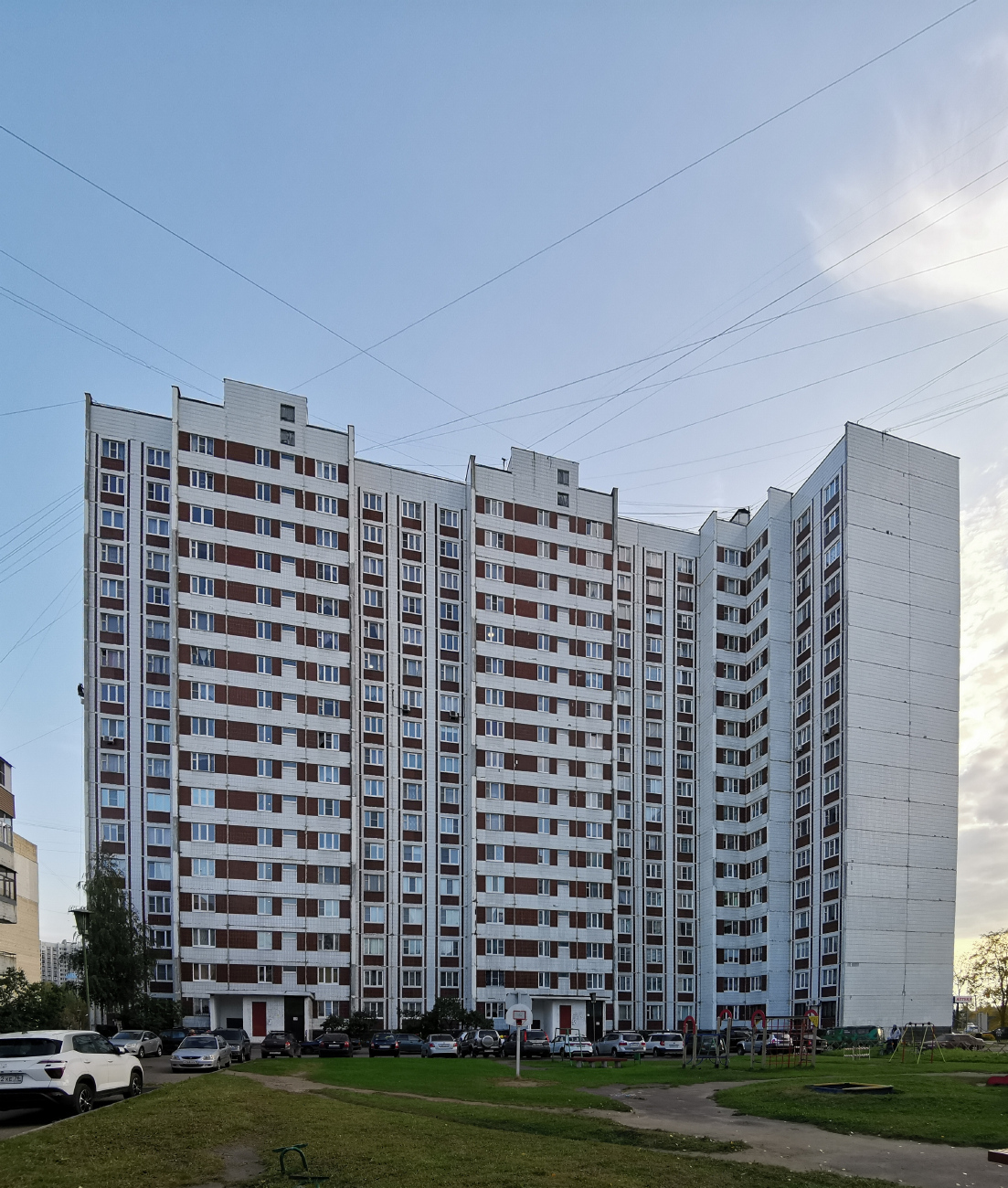 Ярославль, Проезд Моторостроителей, 14 / Ленинградский проспект, 84