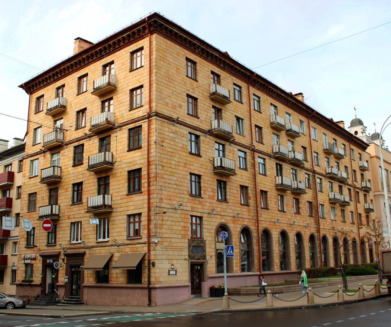 Минск, Площадь Свободы, 5 / Интернациональная улица, 17