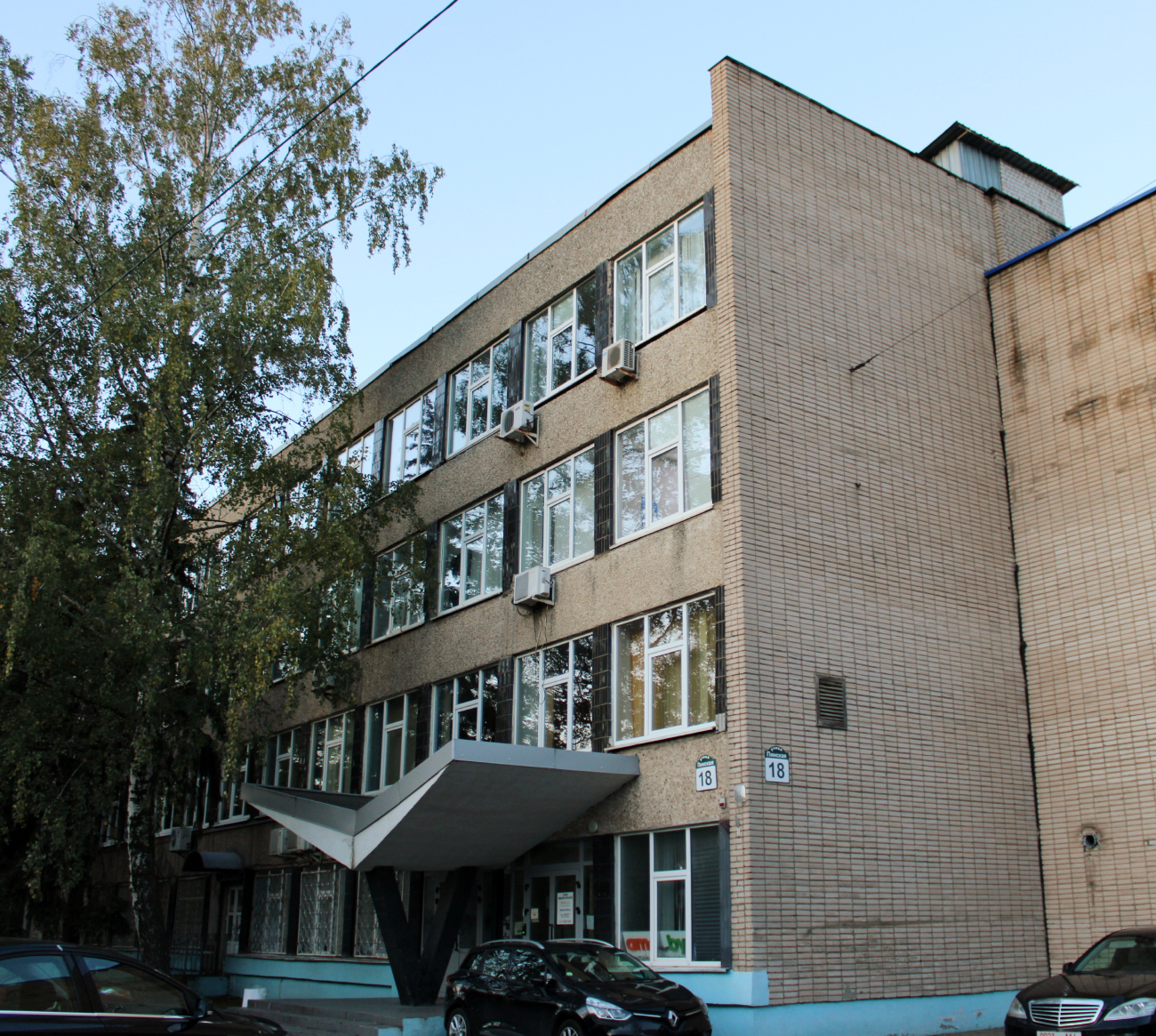 Минск, Пинская улица, 18 / Улица 3 Сентября, 6