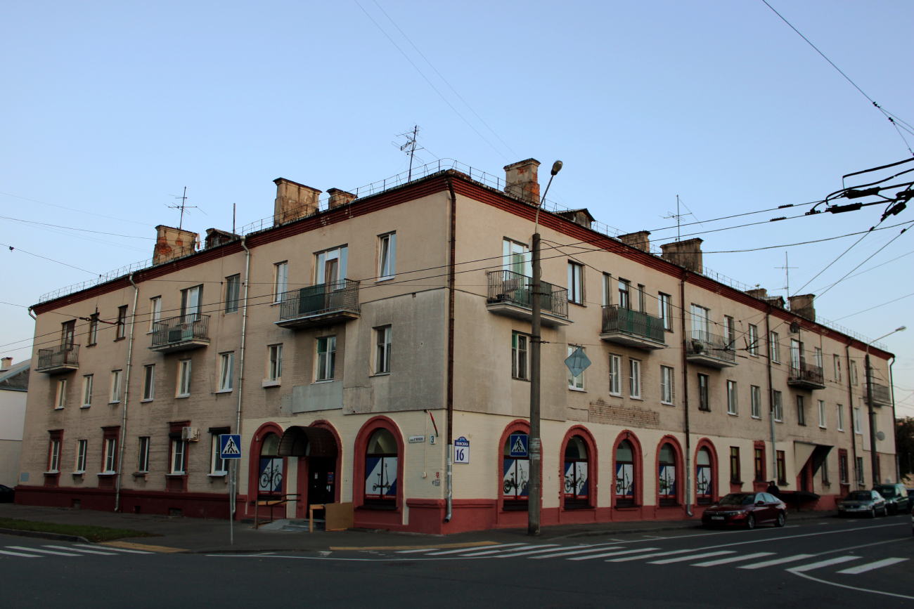 Минск, Пинская улица, 16 / Улица 3 Сентября, 3