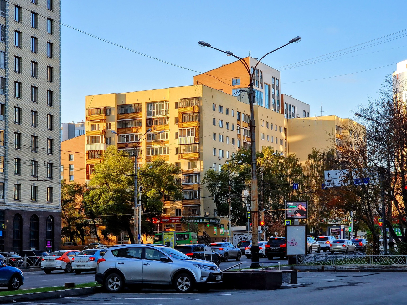 Екатеринбург, Улица Белинского, 84 (подъезд 3); Улица Белинского, 84 (подъезд 2); Улица Белинского, 84 (подъезд 1)