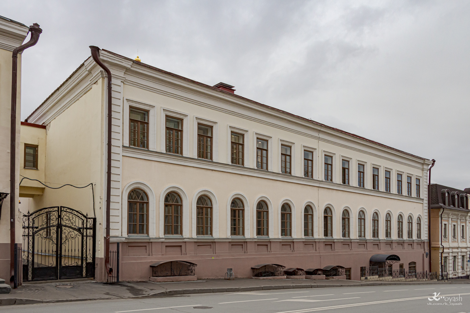 Казань, Кремлёвская улица, 4 / Улица Чернышевского, 5